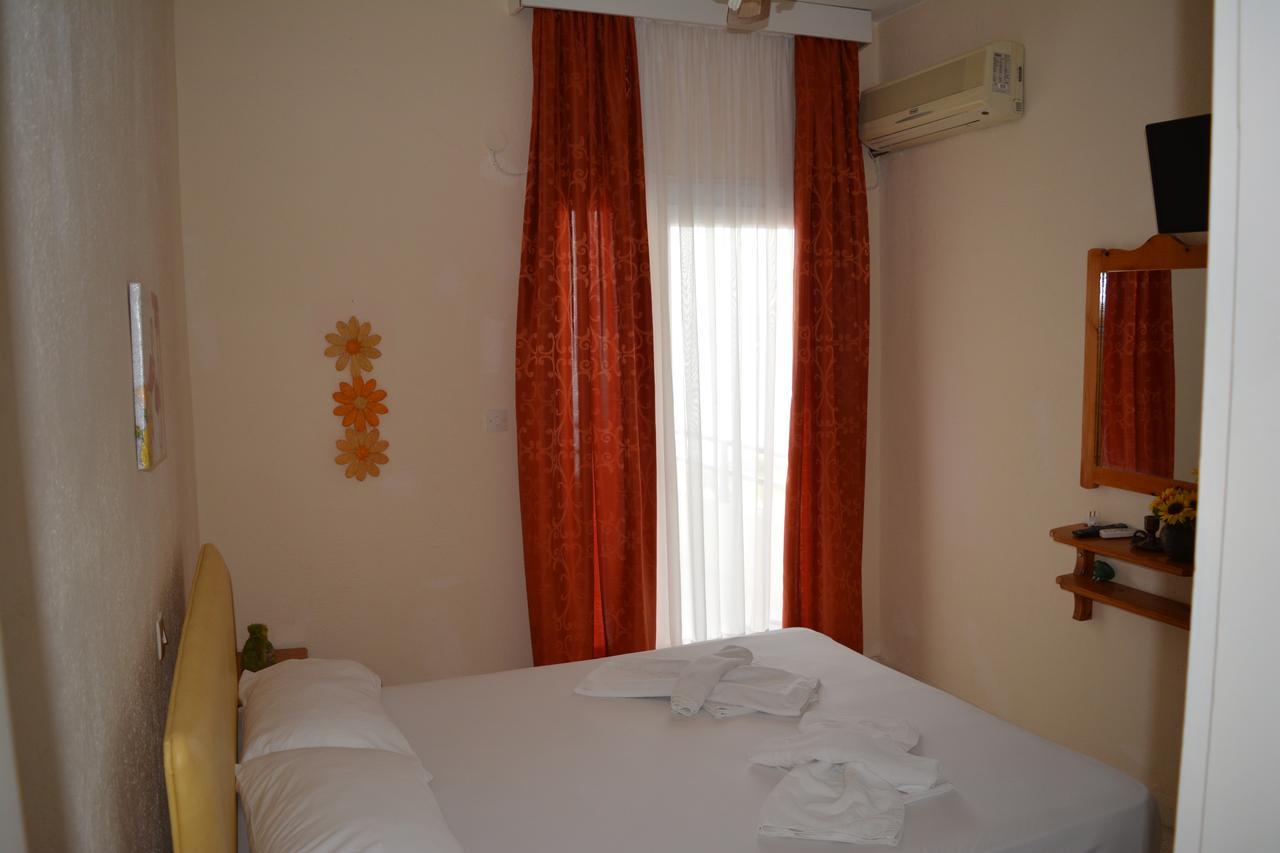 Kangaroo Hotel Mola Kaliva Exterior foto