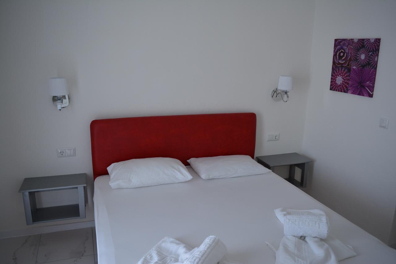 Kangaroo Hotel Mola Kaliva Exterior foto